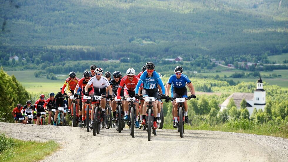 TransØsterdalen går ikke lenger Østerdalen på langs, men de rundt 200 syklistene som deltok i år fikk sett seg godt om i Tynset kommune som her på lørdagens etappe. (Foto: Per Roger Bekken)