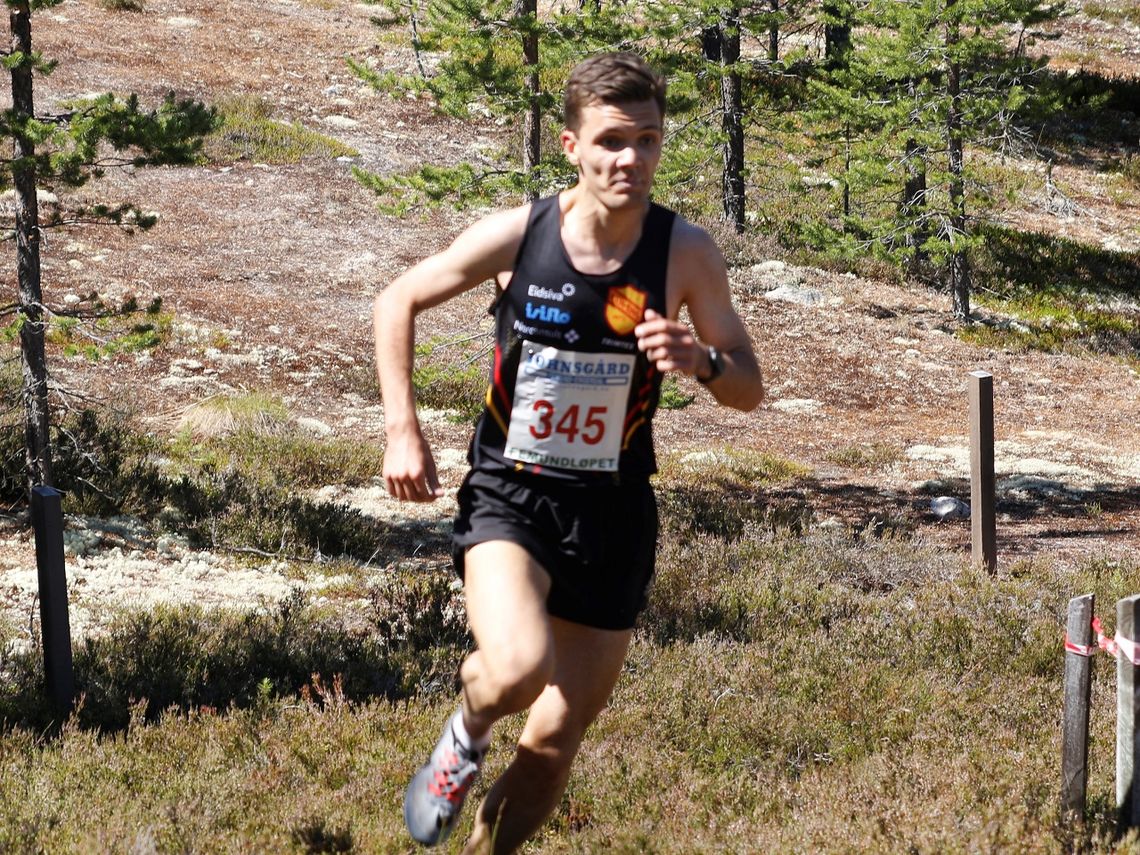 Odd Gundersen Sagbakken på oppløpet i sitt suverene sol(o)løp lørdag. (Foto: Arne Heimdal)