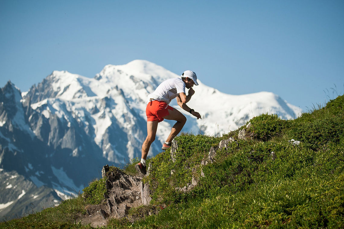 I varmt sommervær og storslagne omgivelser løp Kilian Jornet fra alle konkurrentene. (Foto: Fabian Bodet / Mont Blanc Marathon)