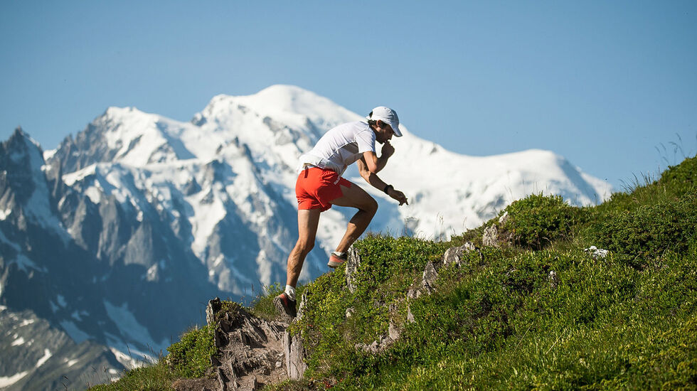 I varmt sommervær og storslagne omgivelser løp Kilian Jornet fra alle konkurrentene. (Foto: Fabian Bodet / Mont Blanc Marathon)