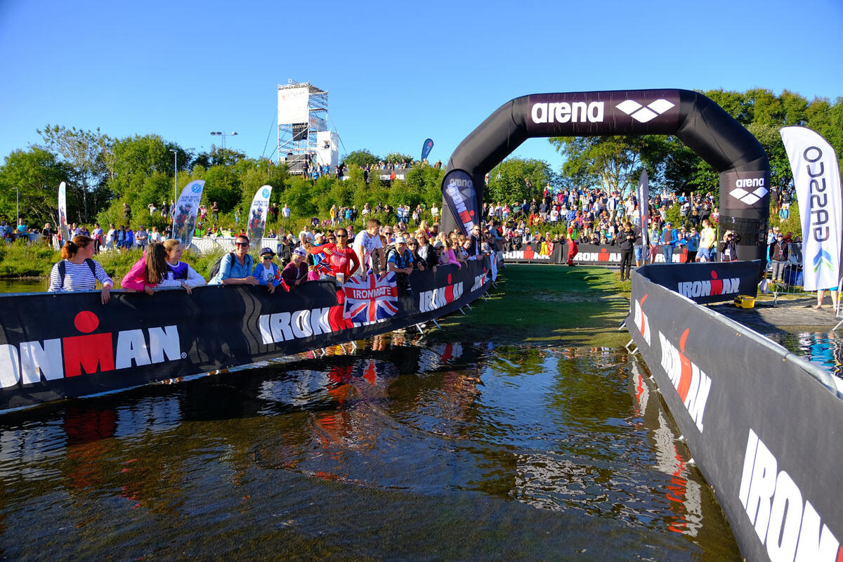 3a_publikum_venter_paa_Svommerne_IRONMAN-2018-07-01-5564