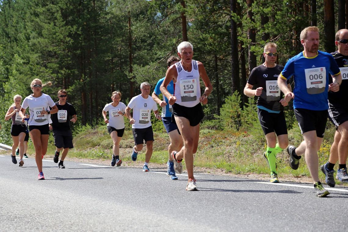 I GANG. Man kan løpe, jogge eller gå for å delta i Risberget Rundt. Det viktigste er en fin tur i skogen. (Foto: Knut Øsmundset)