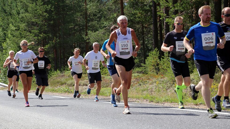 I GANG. Man kan løpe, jogge eller gå for å delta i Risberget Rundt. Det viktigste er en fin tur i skogen. (Foto: Knut Øsmundset)