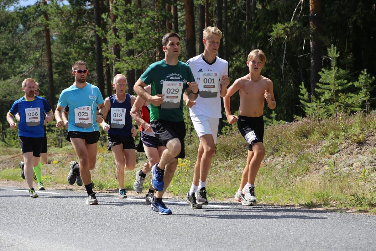 Ut fra start: 004 Halvor Svenkerud, Våler, 001 Thor Håkon Nerstad, Våler, 029 Alexandre Galland, Elverum, 018 Oddvar Fauske, Ottestad, 025 Petter Kroken, Åsnes-Finnskog IL, og 006 Stian Furulund, Oslo Ørn.