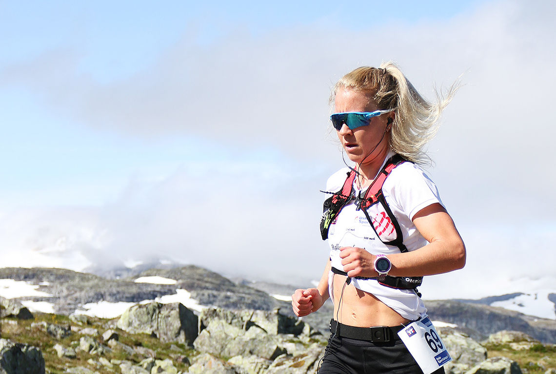 Julie Aspesletten på vei fra Finse til Haugastøl og seier i Rallarvegsløpet 2018. (Foto: Bjørn Johannessen)