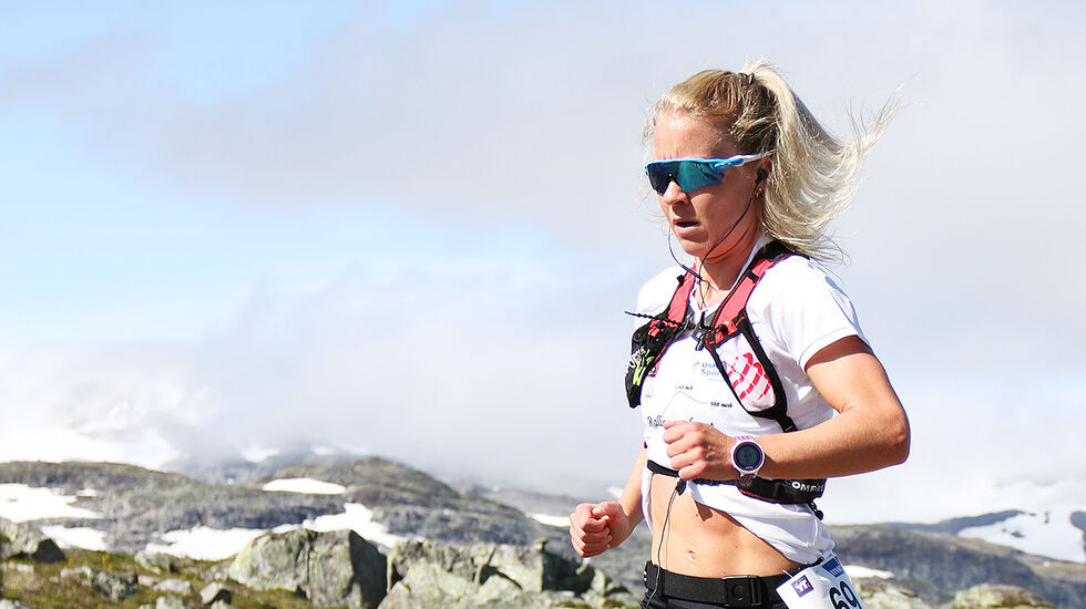 Julie Aspesletten på vei fra Finse til Haugastøl og seier i Rallarvegsløpet 2018. (Foto: Bjørn Johannessen)