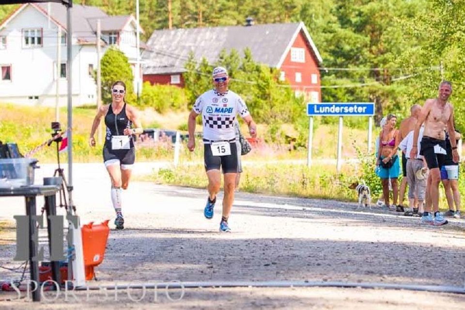 Marianne Kalbakken, CK Elverum og Ole Johan Mohn, Glåmdal SK avsluttet sprintdistansen helt likt på Lunderseter lørdag. (Foto: Eivind Flensborg/EF Sportsfoto)