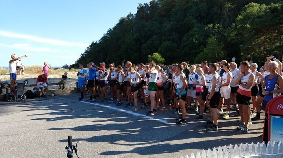 Sommervær, men ikke tropevarme ved starten av 5 km og 10 km i Sørlandsløpet (Foto: fvn.no/Geir Jørgensen)