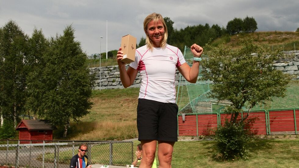 Mona Grindberg fra Verdal FIK var beste kvinne og totalt nest beste løper på maraton i heite Hornindal. Foto: Helge Fuglseth
