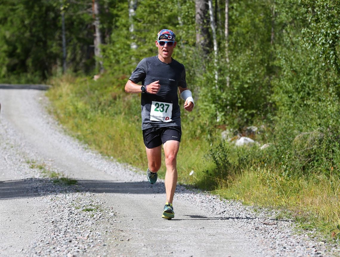 Runar Sæther alene i tet 2 km før mål på Kongsvinger lørdag. (Foto: Bjørn Hytjanstorp)