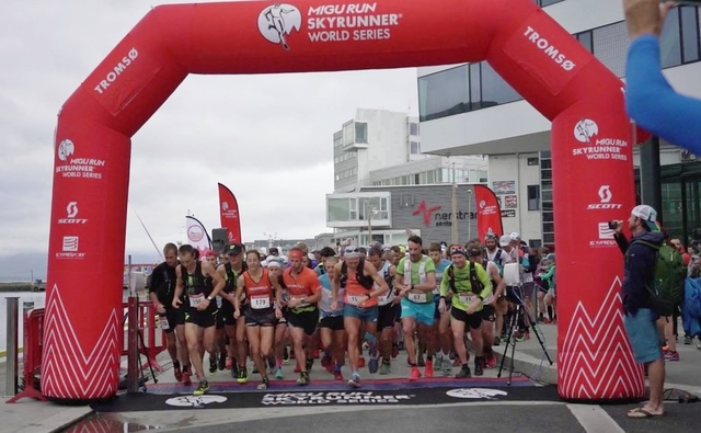 Fra starten på Tromsø Skyrace Hamperokken. (Foto: Tromsø Skyrace)