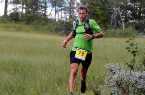 Hallvard Schjølberg kvalifiserte seg til VM med seier og fantastisk løyperekord i NM terrengultra i Meråker.Senere sto han for en av tidenes beste norske ultraløpsprestasjoner med 4. plassen i UTMB. (Foto: Arne Brunes)