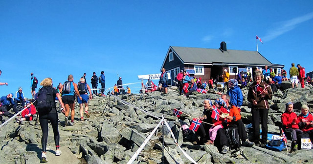 Mål ved Fannaråkhytta 2.068 moh. Foto Christian Prestegård