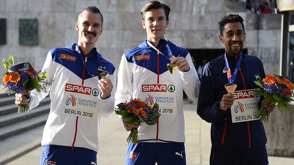 Et av de største øyeblikka var det Jakob og Henrik Ingebrigtsen vant dobbelt på 5000 meteren - og kunne motta sine vel fortjente medaljer. (Foto: Bjørn Johannessen) 