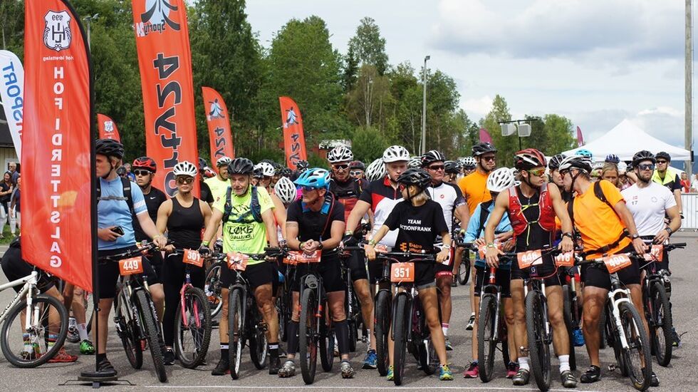 Fra starten på Løke Challenge - 3 toppers. (Arrangørfoto)