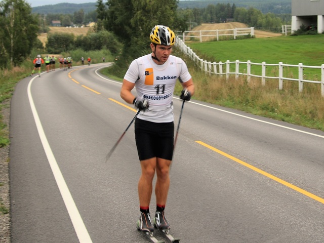 Ola Snellingen fra Svea Skilag på Hadeland staket i fra i første bakken og vant med nesten fem minutter på tida 43:34. (Foto: Geir Arne Linderud)