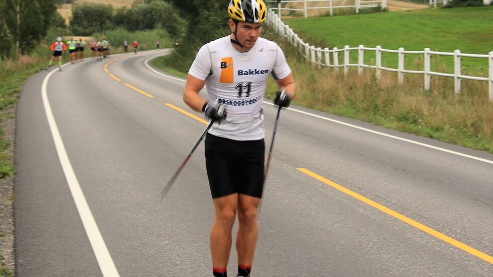 Ola Snellingen fra Svea Skilag på Hadeland staket i fra i første bakken og vant med nesten fem minutter på tida 43:34. (Foto: Geir Arne Linderud)