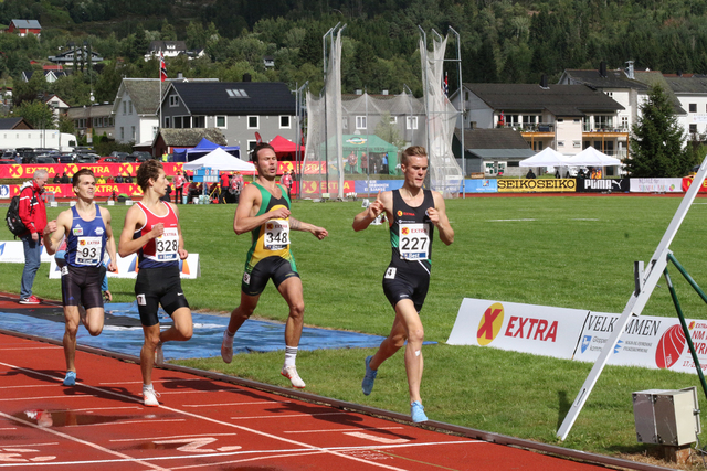 Filip Ingebrigtsen tok en enkel seier i det 1. heatet