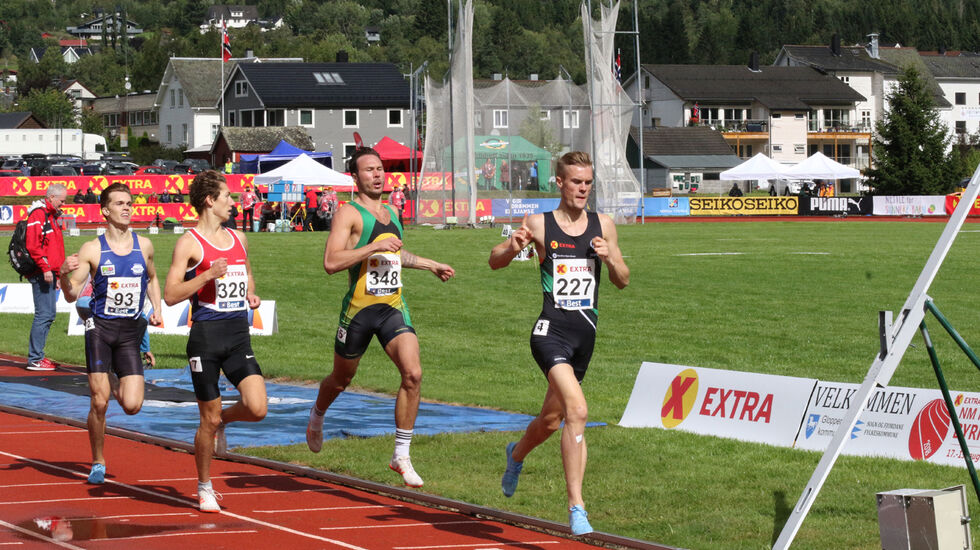 Filip Ingebrigtsen tok en enkel seier i det 1. heatet