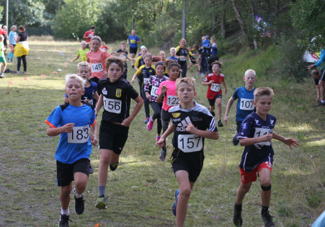 Barna var i klart flertall i det tredje løpet i terrengtrimmen i Egersund.  Foto: Kjetil Torgersen.