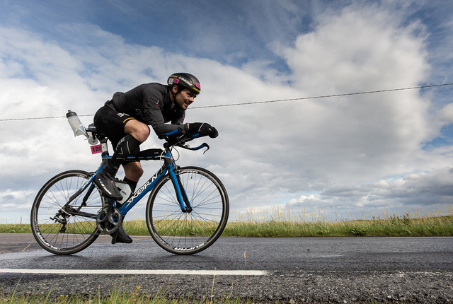 Kjell Egil Krane Ingebrigtsen vant herreklassen i ekstremutgaven av Lofoten Triathlon. (Foto: Alex Conu)
