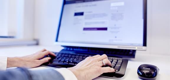E-konsultasjon med fastlege - illustrasjon Hvordan komme i kontakt med fastlege ved hjelp av pålogging på nett