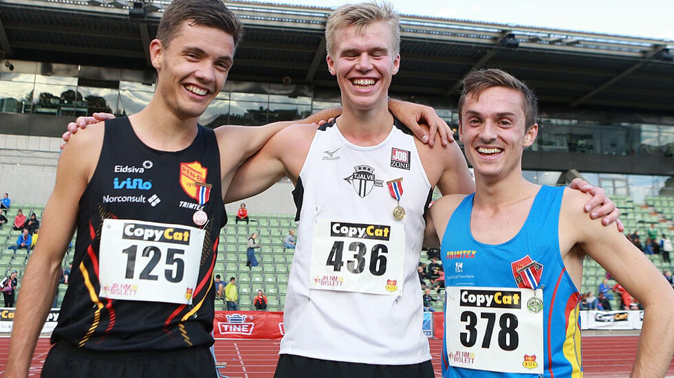 De tre medaljevinnerne Odd Gundersen Sagbakken (bronse), Sigurd Ruud Skjeset (gull) og Ørjan Kjeldsli (sølv). Foto: Kjell Vigestad