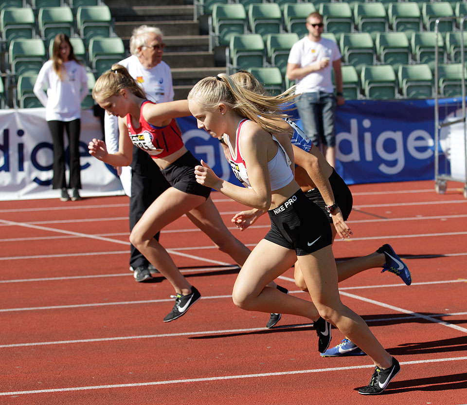 damer_u20_starten_3000_hinder_F6C2151.jpg