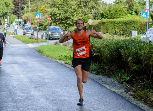 Thomas Asgautsen fra Spirit friidrett her fra seiersløpet i Stavanger Maraton høsten 2018. Foto: Øyvind Andersen Stavanger Fotoklubb.