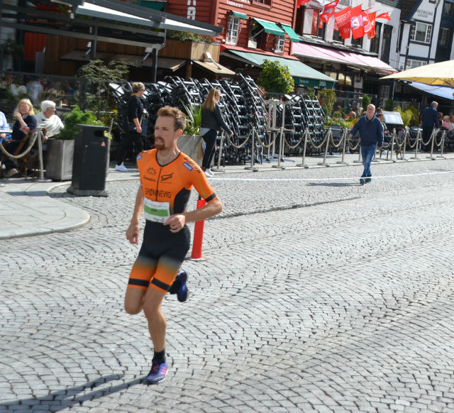 Ørjan Grønnevig løp inn til årets raskeste femkilometer da han vant distansen i Stavanger Maraton 25.august