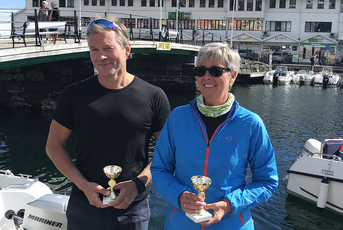 Vinnerne Gunnar Berg og Kristin Gunstensen i Kragerø kajakkløp sitt testløp. (Foto: arrangøren)