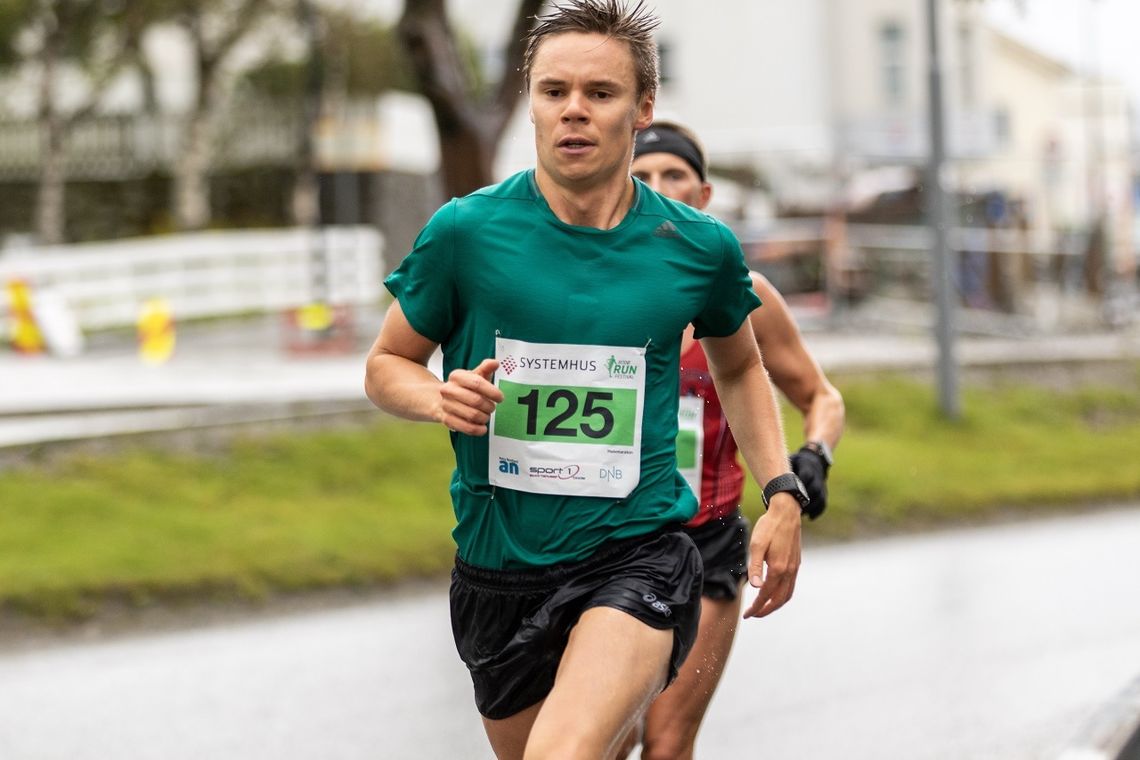 Erik Lomaas vant halvmaraton i Bodø Run Festival. Foto: Sylvain Cavatz