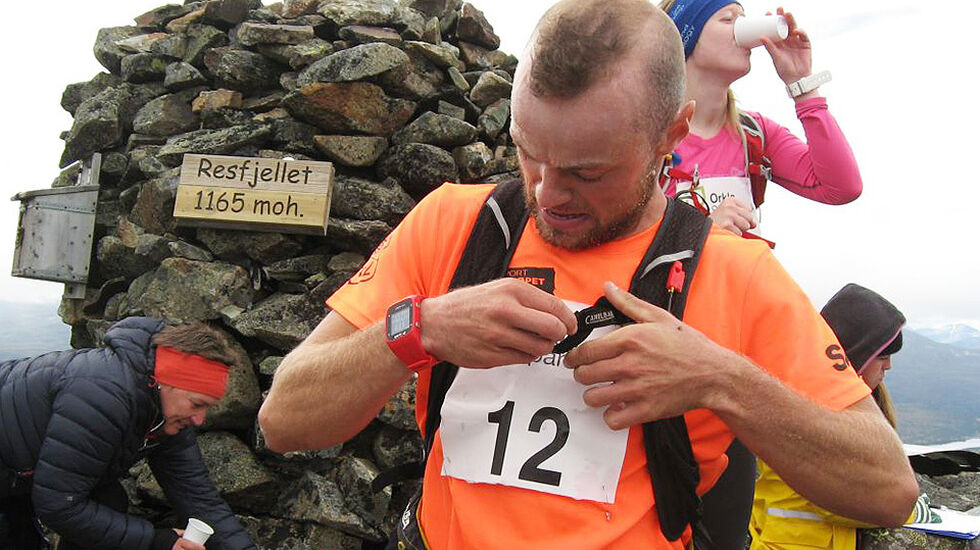 Årets vinner, Øystein Ulekleiv, på toppen av Resfjellet etter målgang. (Alle foto: arrangøren)