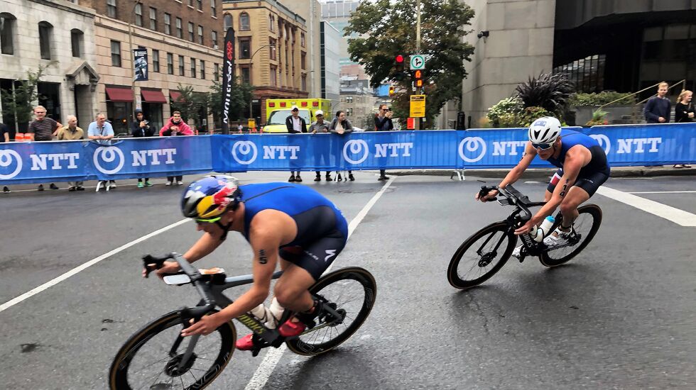 Kristian_Blummenfelt og Casper Stornes under syklinga i Montreal. (Foto: Arild Tveiten, Norges Triatlonforbund)