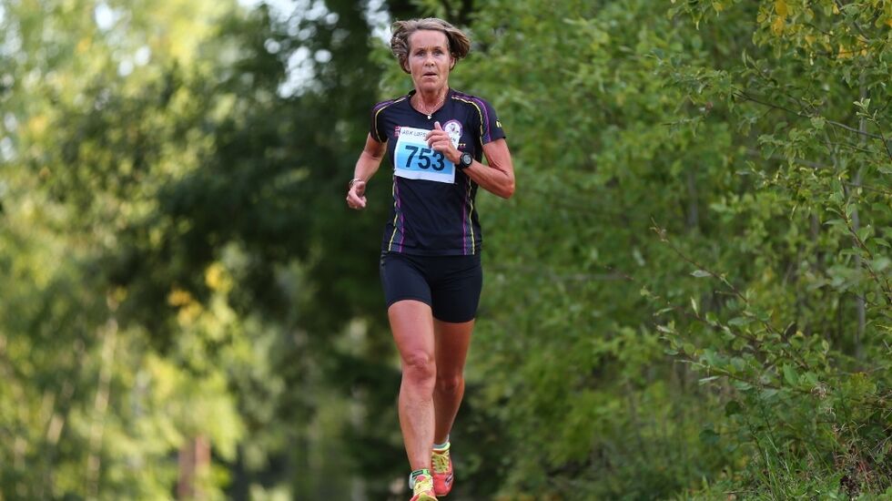 Jorun Kildahl var raskest i kvinnenes 5,7 km lange løype ved Hvalstjern i Fet. Bilder er fra ABIK-karusellens løp på Råholt 2018. (Foto: Bjørn Hytjanstorp)