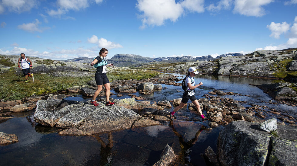 Elvekryssing under fjorårets løp. (Foto: Xtremeidfjord, Kai-Otto Melau)