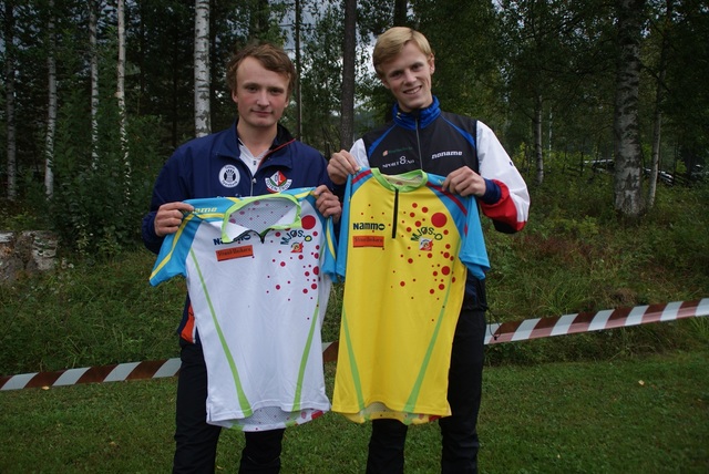 Simen Ballangrud og Njaal Ellegaard Melby med spesial- og ledertrøye. (foto: Stein Arne Negård)