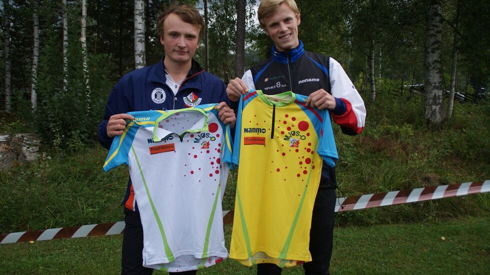 Simen Ballangrud og Njaal Ellegaard Melby med spesial- og ledertrøye. (foto: Stein Arne Negård)