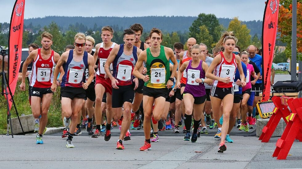 Sterten på 10 km i 2016. (Foto: Bjørn Hytjanstorp)