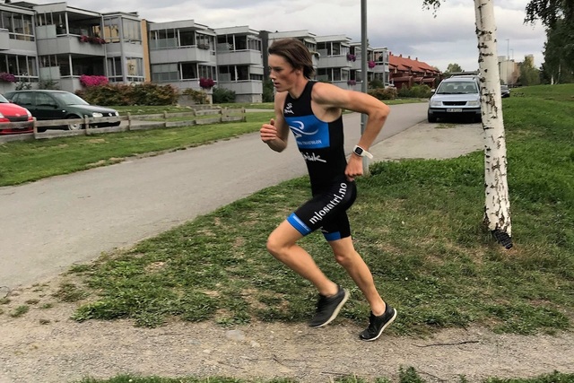 Petter Ellingsbø under fjorårets Gå-jogg-triatlon på Jessnes (Foto: Pål-Erik Langøigjelten)