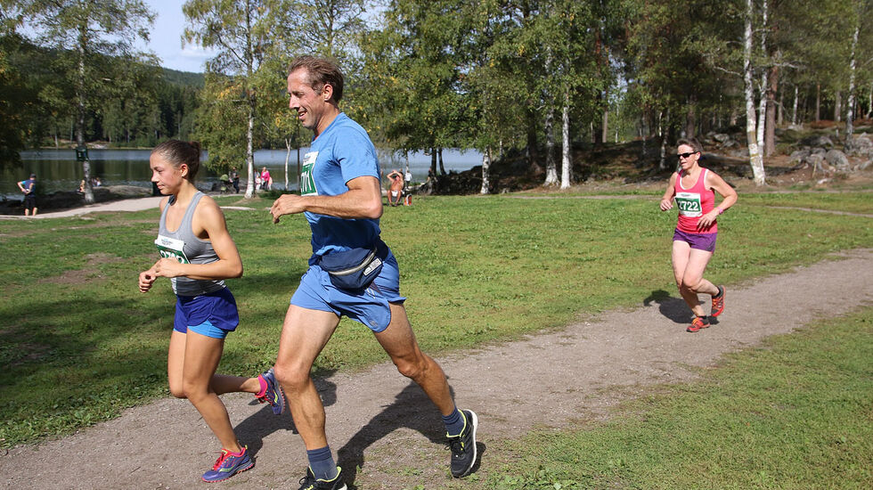 Alle distansene går forbi idylliske Sognsvann når det er en drøy kilometer igjen. (Foto: Runar Gilberg)