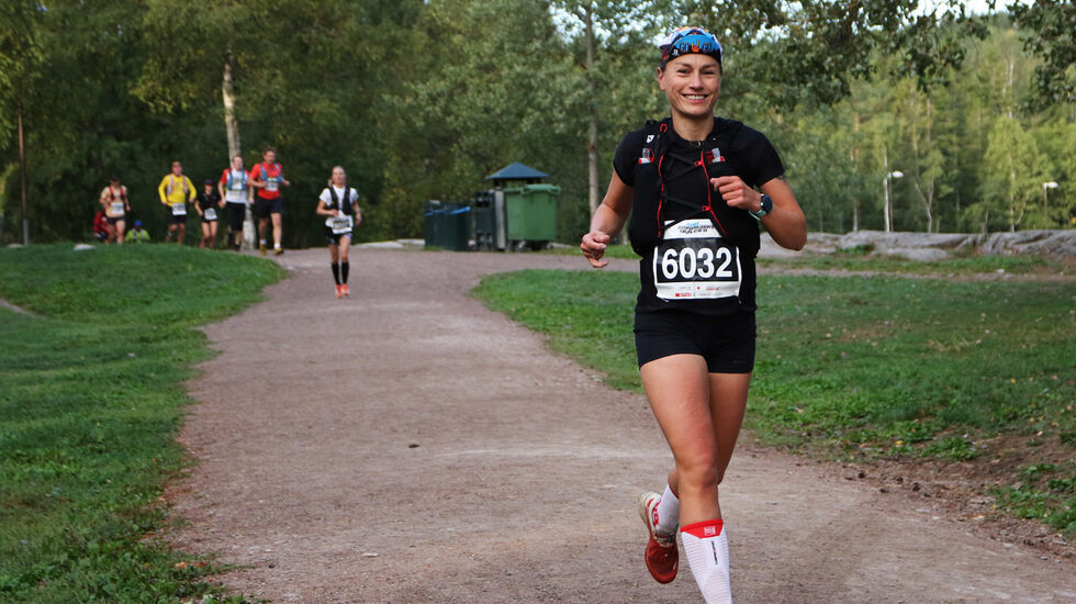 Inger Haugland debuterte på 100 miles med 2. plass og sterk tid i Black River Run i Västerås. Bildet er fra da hun vant DobbelTravern i 2018. (Foto: Runar Gilberg)