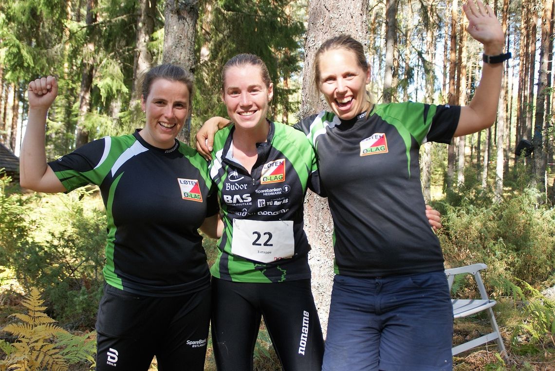 Løten OL\s vinnerlag i D17 (fr venstre): Nina Smestad, Emilie Westli Andersen og Sofie Johansson. (Foto: Stein Arne Negård)