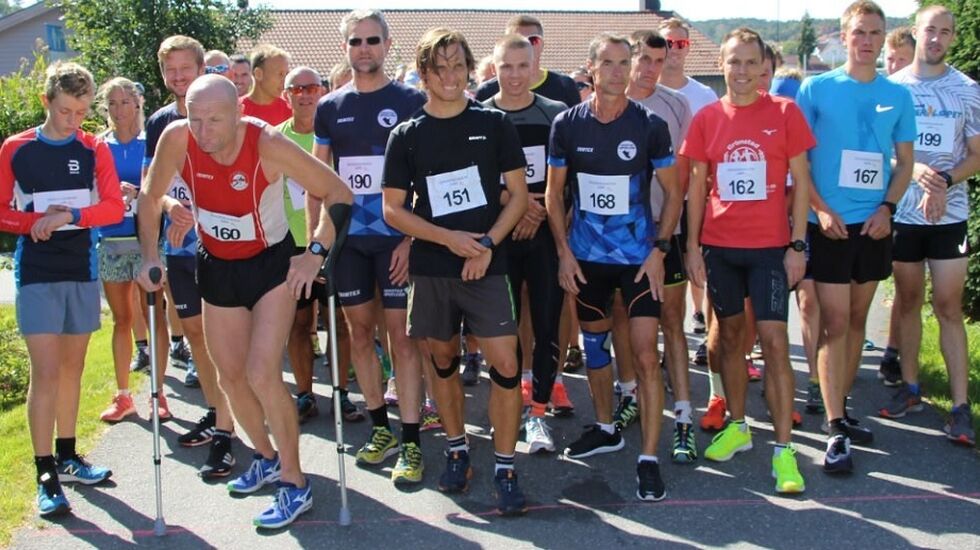 Fellesstart for 45 deltagere på 12 km og 6.5 km i Tysåsen Rundt (Foto: Henrik Kofoed Nielsen-IL Express). 