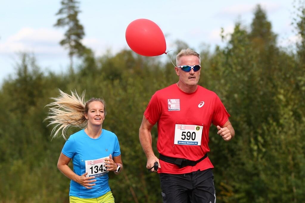 821_Flagrende_hår_og_ballonger (1024x683)