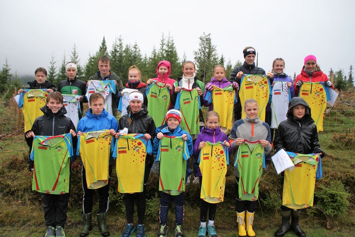 Alle trøyevinnere i Nammo-Cupen 2018 samlet på ett brett. (Foto: Stein Arne Negård)