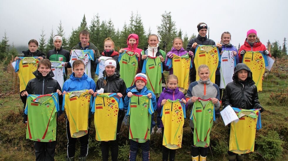 Alle trøyevinnere i Nammo-Cupen 2018 samlet på ett brett. (Foto: Stein Arne Negård)