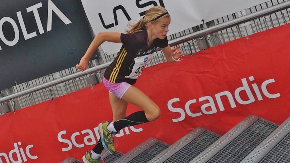 Malin Hoelsveen spurter til topps. (Foto: Christian Prestegaard)