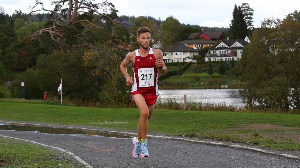 Andreas Myhre Sjurseth vant Lørenskogløpet i år som i fjor. (Foto: Bjørn Hytjanstorp)