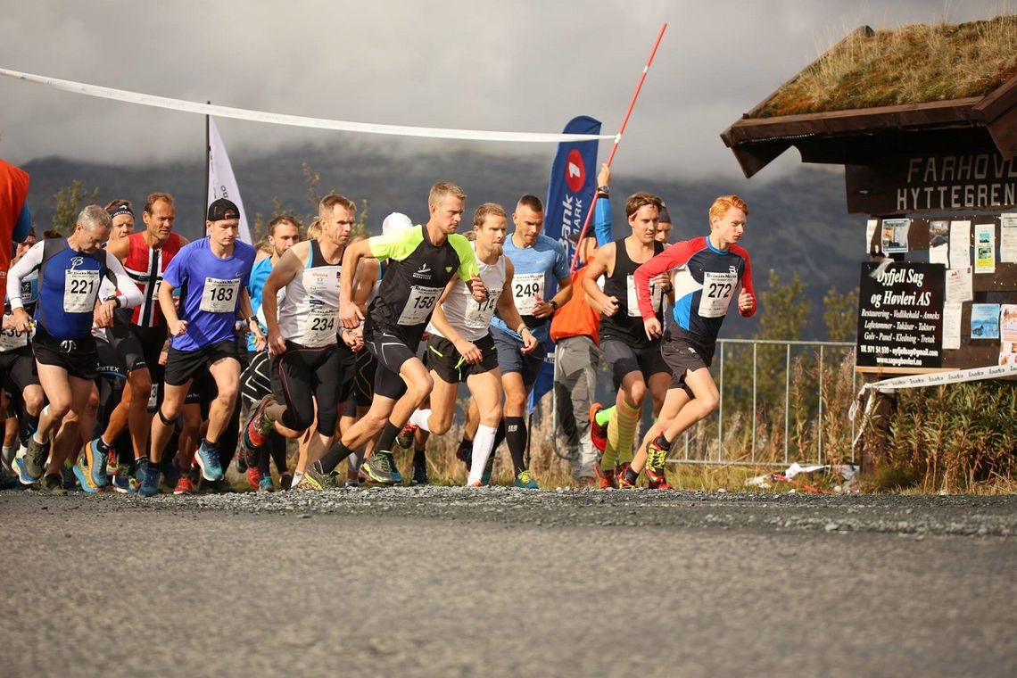 Fra starten med vinner Sindre Aarrestad	Berg (272) helt til høyre i bildet. (Foto fra TelemarksHeltens facebookside)